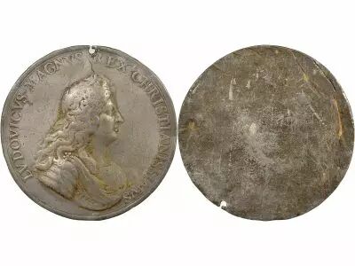 France Louis XIV - Tin Medal, Molart - XVIIth Century Pierced
