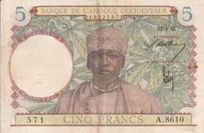 Franz�sisches Westafrika 5 Francs - Coffe tree - Man weaving - 22-04-1942 - Serial A.8610 - VF+ - P.25