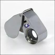 Loupe lumineuse avec lampe UV