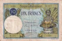 Madagascar 10 Francs - Corbeille de fruits - Attelage de z&eacute;bus - ND (1937-1947) - S&eacute;rie E.694