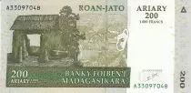 Madagascar 200 Ariary - Pueblo - Monumentos - Firma 5 - 2004