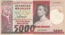 Madagascar 5000 Francs - Femme, zébus - Fleur - Série A/22 - ND (1974-1975) - P.66