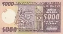 Madagascar 5000 Francs - Femme, zébus - Fleur - Série A/22 - ND (1974-1975) - P.66