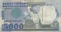 Madagaskar 5000 francs - Woman and child - Serial CA55 - 1983