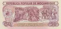 Mozambico 50 Meticais - Soldiers, flag ceremony - 1986 - Serial AK - P.129b