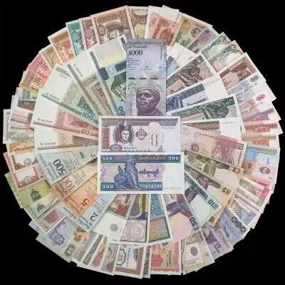 S�rie 100 billets du Monde diff�rents - plus de 30 Pays - Neuf
