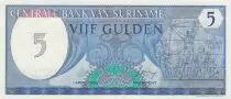 Suriname 5 Gulden - Soldats et femme - Palais pr&eacute;sidentiel - 1982 - S&eacute;rie 003
