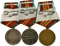 U.R.S.S. (F&eacute;d&eacute;ration de Russie) Lot de 3 M&eacute;dailles pour Service Impeccable
