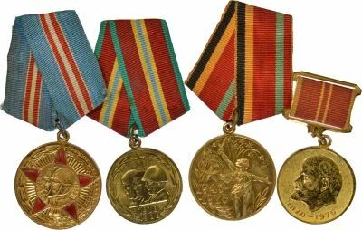U.R.S.S. (F�d�ration de Russie) Lot de 4 M�dailles Militaires et de Jubil�